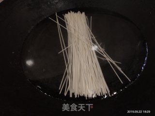 高汤面的做法步骤：1