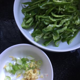 青椒炒肉丝的做法步骤：3