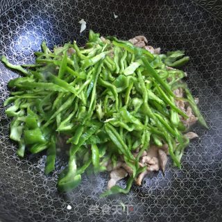 青椒炒肉丝的做法步骤：6