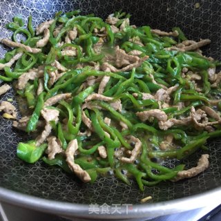 青椒炒肉丝的做法步骤：8