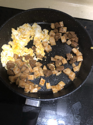 牛肉杏鲍菇玉米粒翻炒蛋的做法步骤：2
