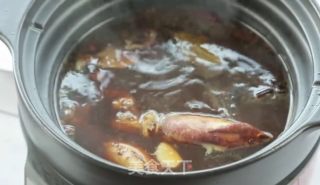 甜蜜升级-蜜汁炖鱿鱼的做法步骤：4