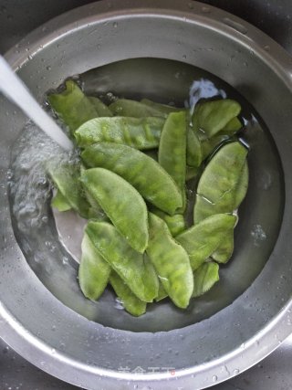 尖椒炒梅豆的做法步骤：3