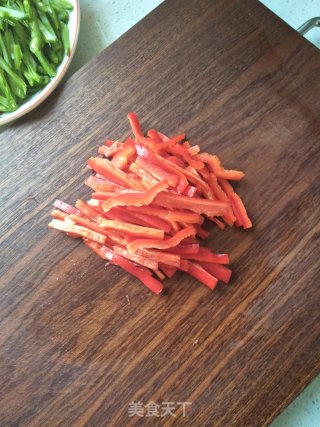 尖椒炒梅豆的做法步骤：5
