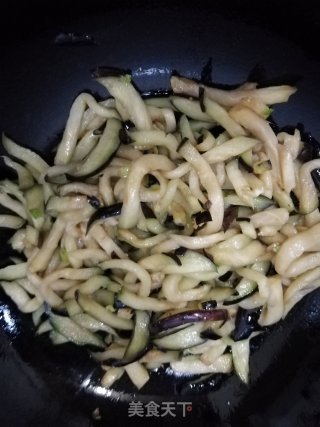 好吃不油腻的清炒茄子的做法步骤：3