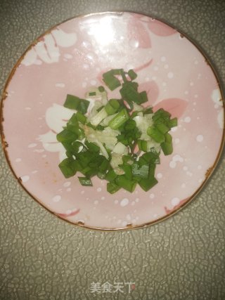 芹菜炒鸡胸肉的做法步骤：2