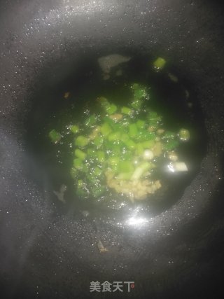 芹菜炒鸡胸肉的做法步骤：6