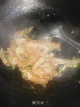 芹菜炒鸡胸肉的做法步骤：7