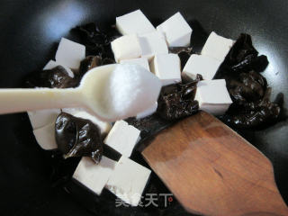 黑木耳烧豆腐的做法步骤：4