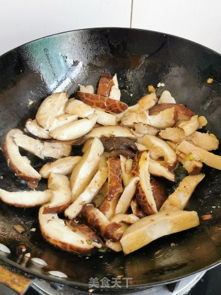 香菇烧豆腐的做法步骤：2
