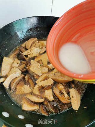 香菇烧豆腐的做法步骤：5