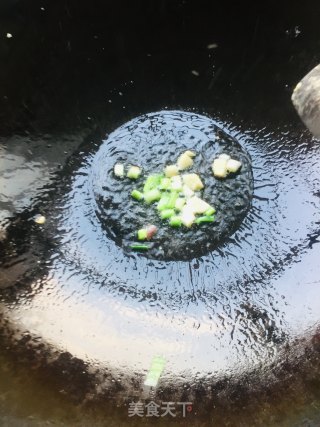 木耳炒鸡蛋的做法步骤：3