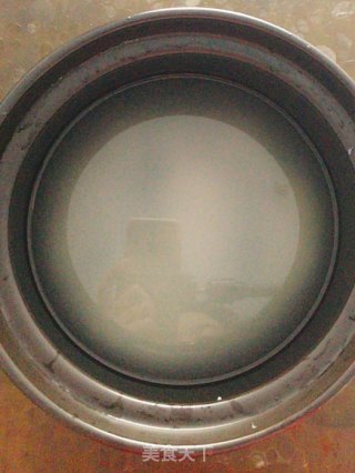 芹菜鲜虾粥的做法步骤：1