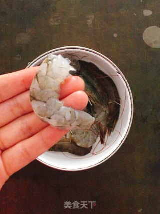 芹菜鲜虾粥的做法步骤：2