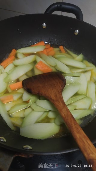 瘦肉炒佛手瓜的做法步骤：3