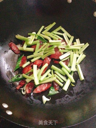 芹菜炒腊肠的做法步骤：4