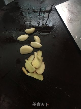 茶树菇焖鸭的做法步骤：3