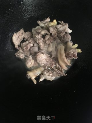 茶树菇焖鸭的做法步骤：6