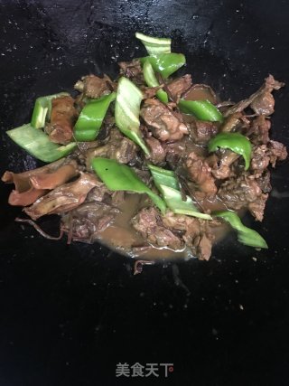 茶树菇焖鸭的做法步骤：11