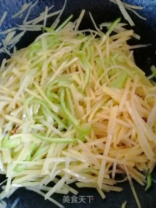 青椒土豆丝的做法步骤：6