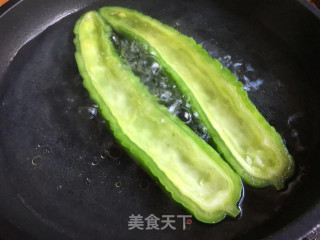 剁椒肉末抱苦瓜的做法步骤：4