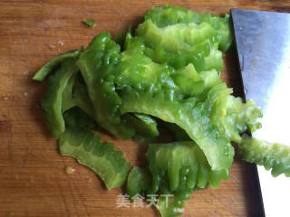 剁椒肉末抱苦瓜的做法步骤：6