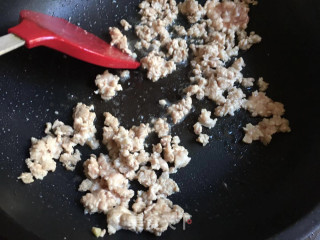 剁椒肉末抱苦瓜的做法步骤：8