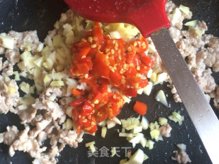 剁椒肉末抱苦瓜的做法步骤：9