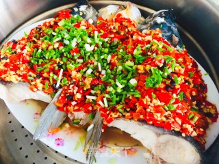 拿的出手的宴客菜，剁椒鱼头，超下饭零失败的做法步骤：12