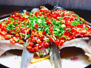拿的出手的宴客菜，剁椒鱼头，超下饭零失败的做法步骤：14