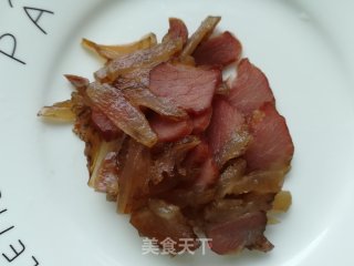 腊肉炒菜花的做法步骤：4
