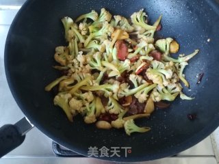 腊肉炒菜花的做法步骤：9