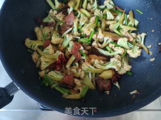 腊肉炒菜花的做法步骤：10