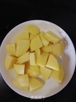 美味健康的牛肉炖土豆的做法步骤：4