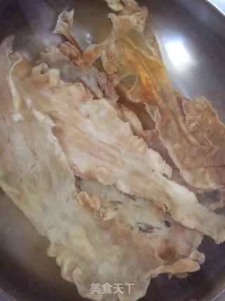 花胶焖鸡的做法步骤：1