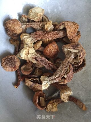 花胶焖鸡的做法步骤：4