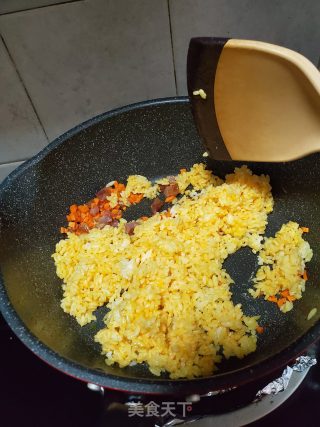 香肠胡萝卜炒饭的做法步骤：6