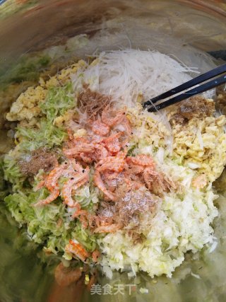 角瓜鸡蛋粉丝蒸饺的做法步骤：3