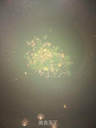 五花肉炒青椒丝的做法步骤：7