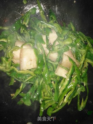 五花肉炒青椒丝的做法步骤：9