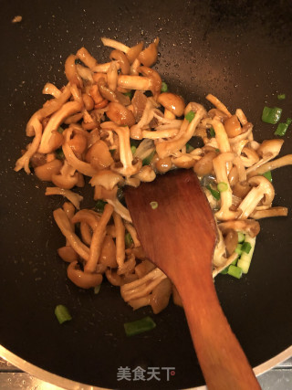 滑子菇炖豆腐的做法步骤：5