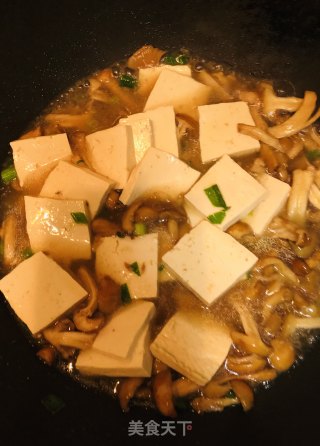 滑子菇炖豆腐的做法步骤：8