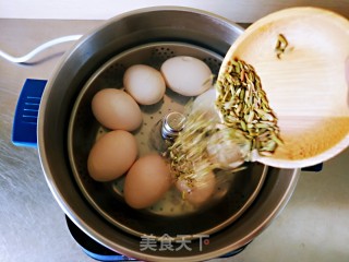 五香茶叶蛋的做法步骤：4