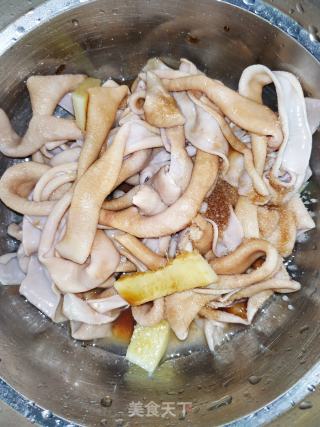 香辣烤鸭肠的做法步骤：1