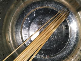 香辣烤鸭肠的做法步骤：2