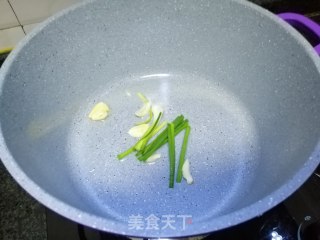 芥菜皮蛋汤年糕的做法步骤：3