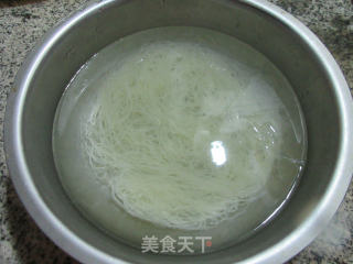 大葱牛肉炒米面的做法步骤：2