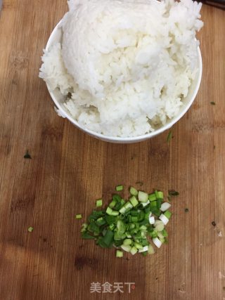 酱油炒饭的做法步骤：1