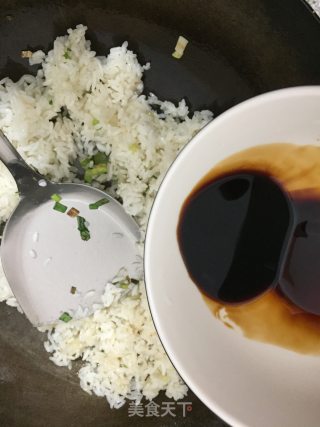 酱油炒饭的做法步骤：4