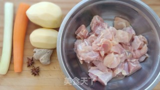 鸡腿炖土豆的做法步骤：1